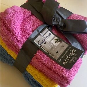 Tommy's Textile Set of Eight Towels